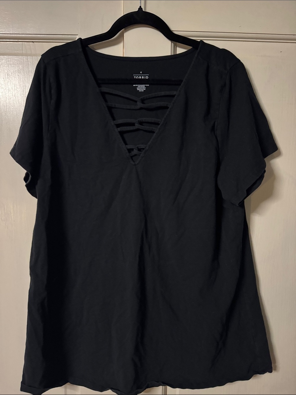 torrid Black Short Sleeve V-Neck Top with Ladder Straps